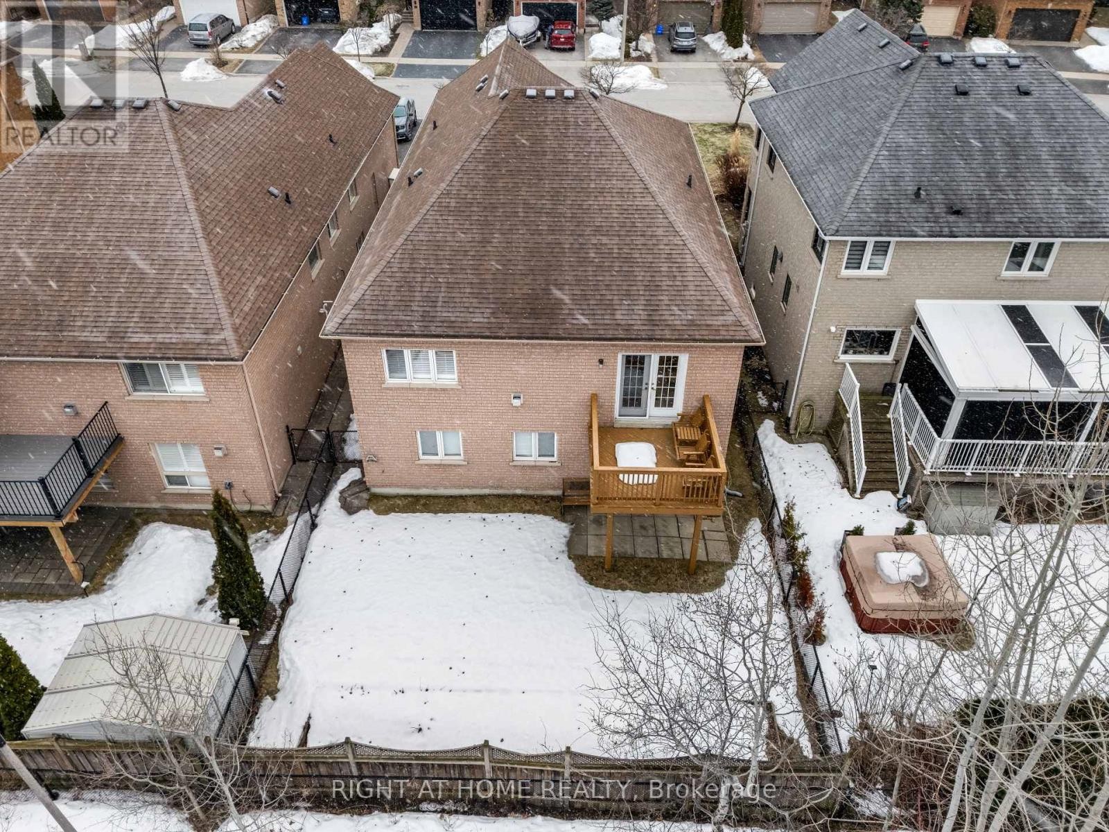 












46 WOODHAVEN CRESCENT

,
Richmond Hill (Oak Ridges),




Ontario
L4E3T2

