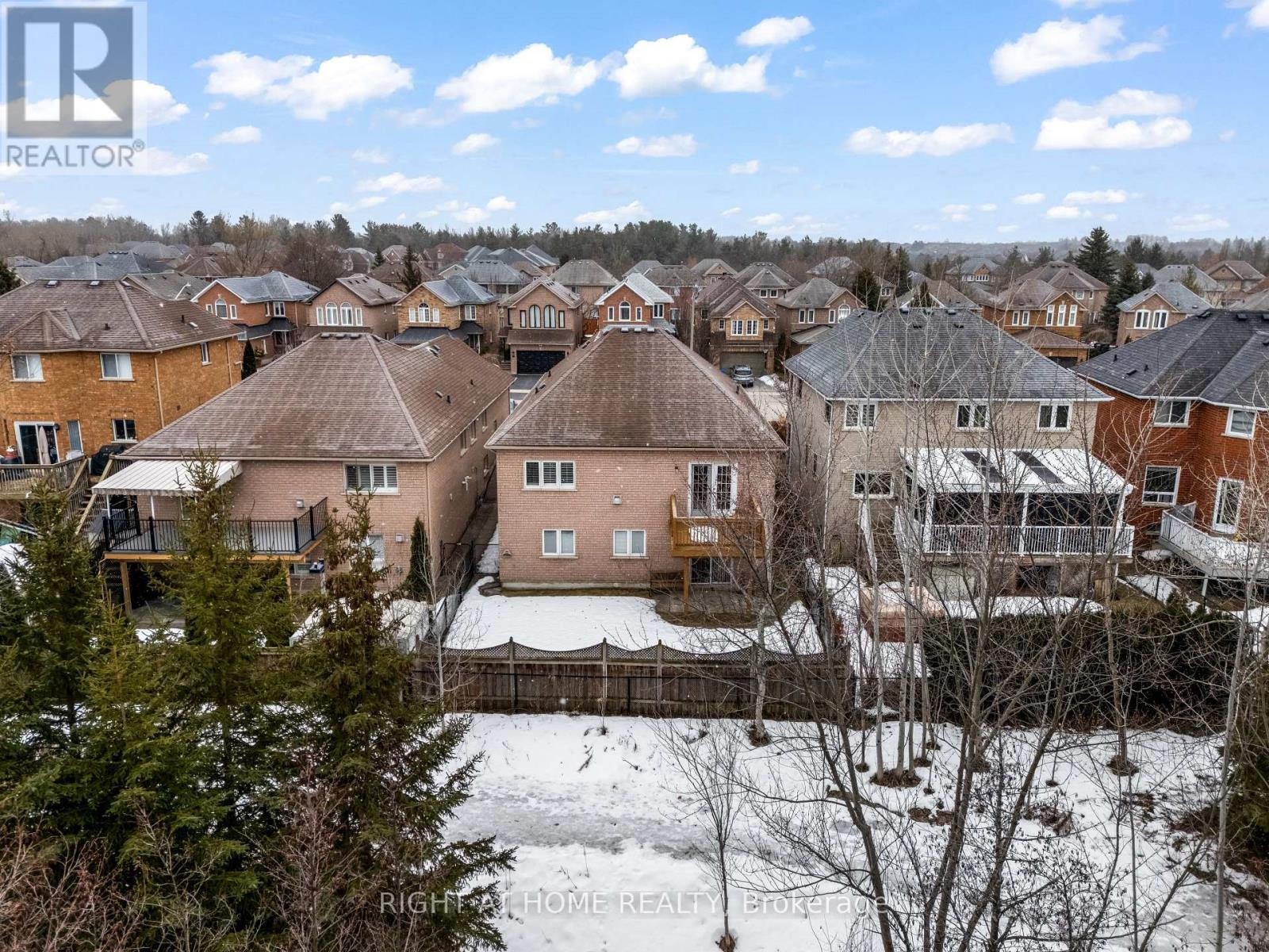 












46 WOODHAVEN CRESCENT

,
Richmond Hill (Oak Ridges),




Ontario
L4E3T2

