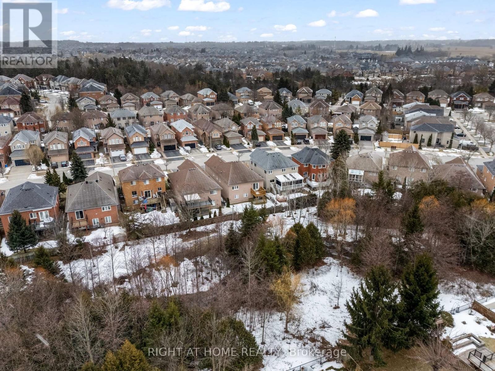 












46 WOODHAVEN CRESCENT

,
Richmond Hill (Oak Ridges),




Ontario
L4E3T2

