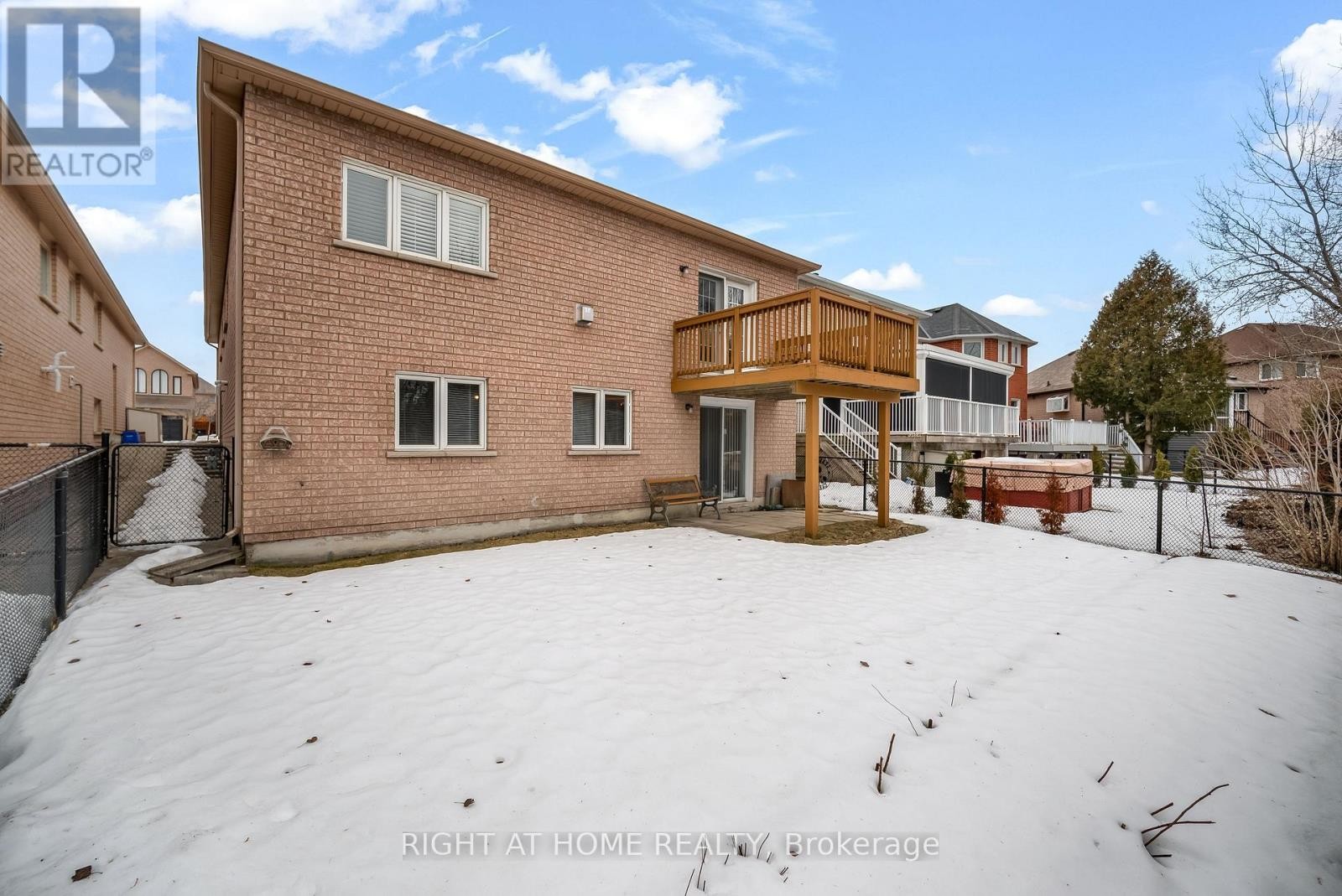 












46 WOODHAVEN CRESCENT

,
Richmond Hill (Oak Ridges),




Ontario
L4E3T2

