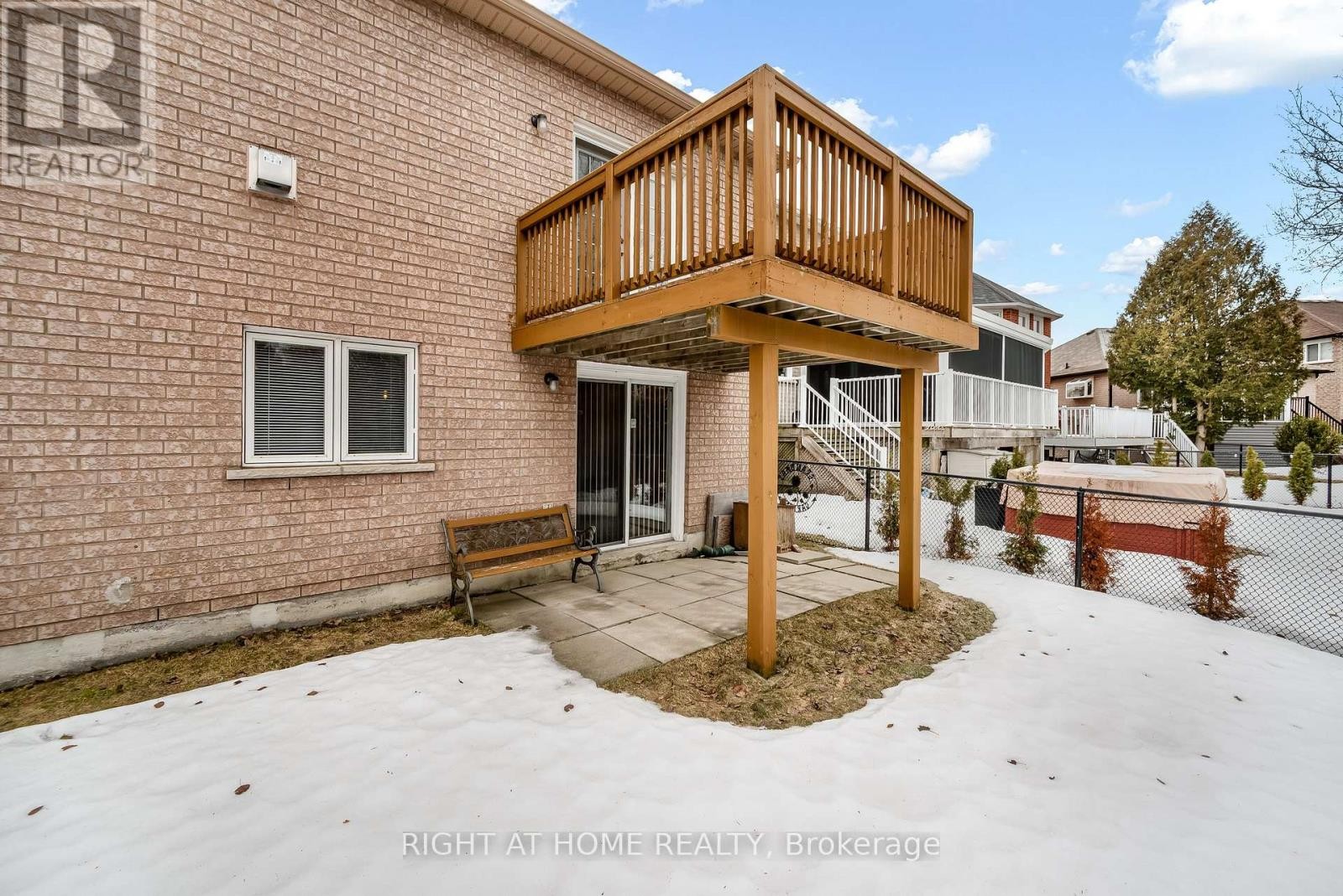 












46 WOODHAVEN CRESCENT

,
Richmond Hill (Oak Ridges),




Ontario
L4E3T2

