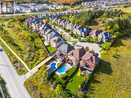 Prestigious private neighbourhood