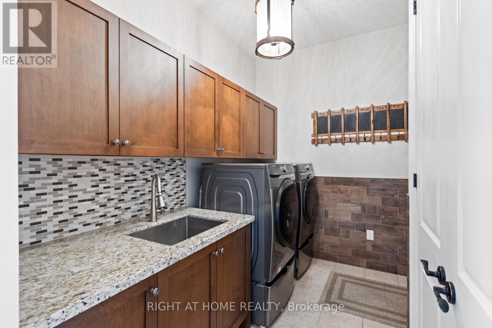 












126 VINES PLACE

,
Aurora (Bayview Southeast),




Ontario
L4G0R7

