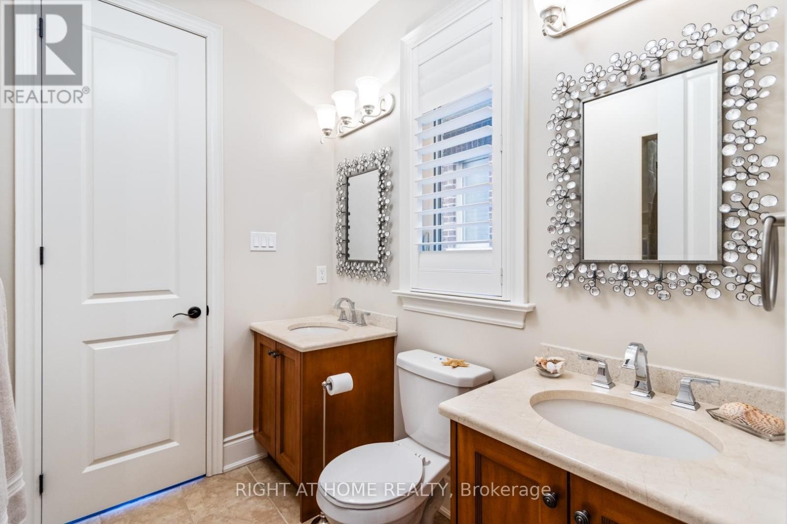 












126 VINES PLACE

,
Aurora (Bayview Southeast),




Ontario
L4G0R7

