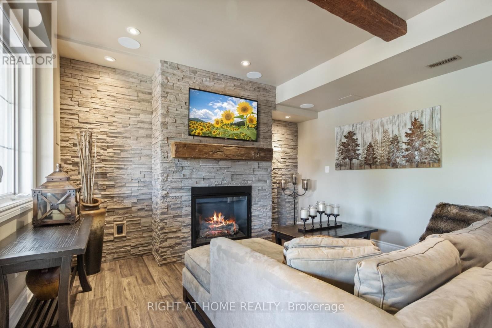 












126 VINES PLACE

,
Aurora (Bayview Southeast),




Ontario
L4G0R7

