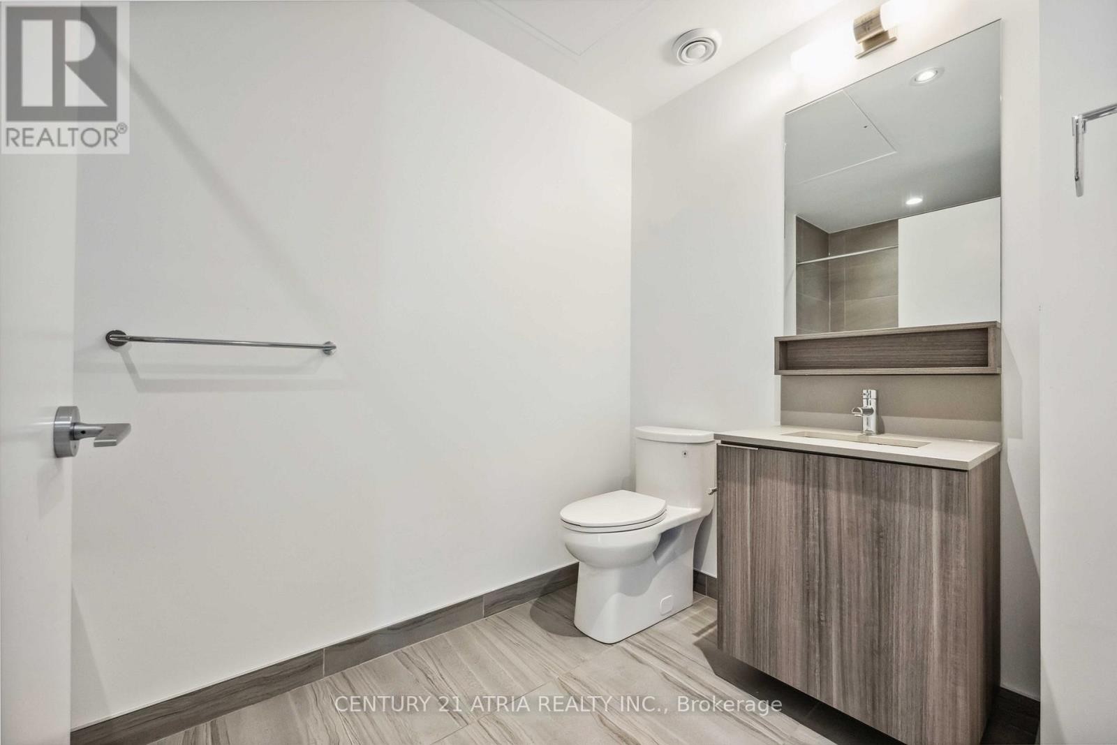 












2611 - 5 BUTTERMILL AVENUE

,
Vaughan (Vaughan Corporate Centre),




Ontario
L5W1B6

