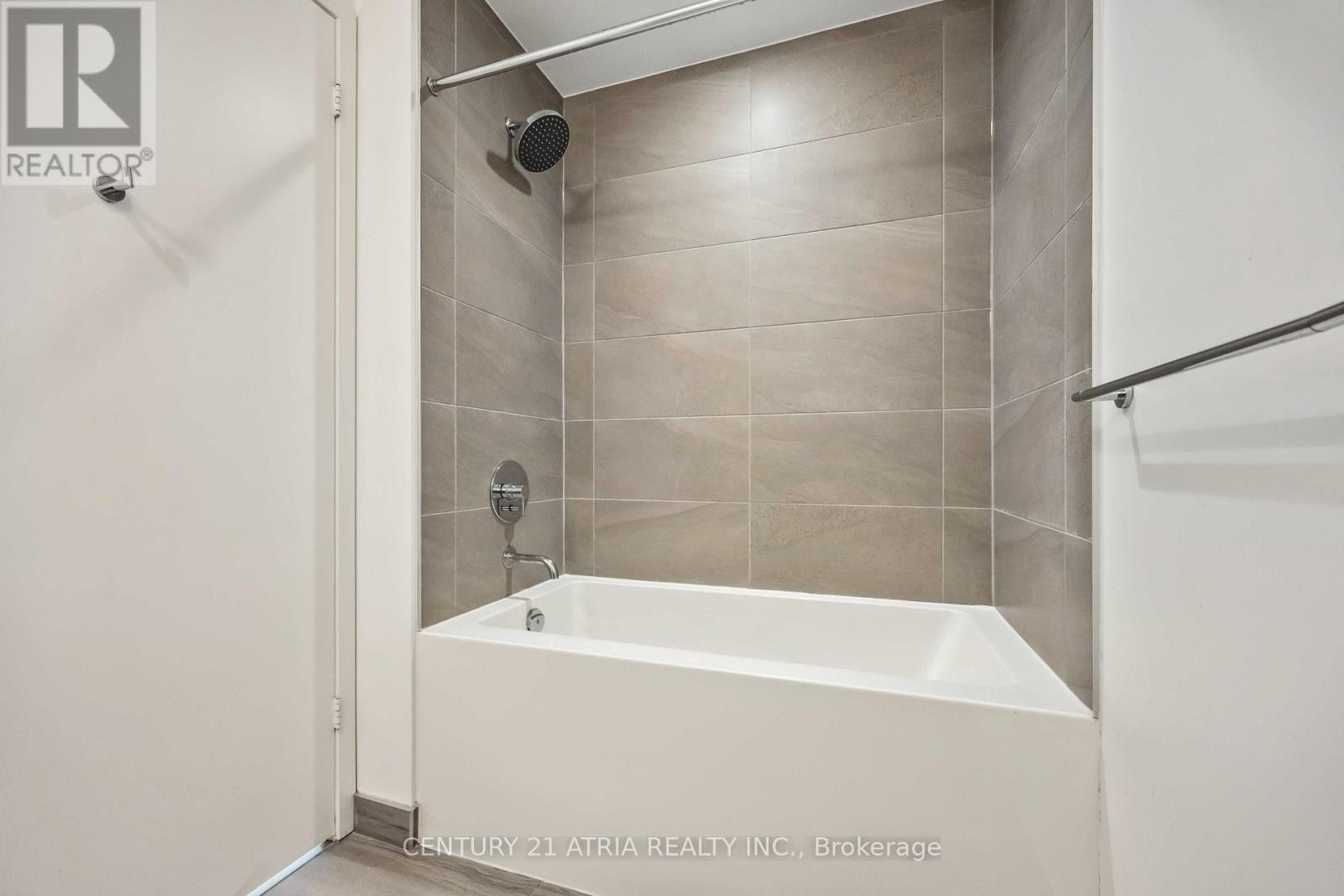 












2611 - 5 BUTTERMILL AVENUE

,
Vaughan (Vaughan Corporate Centre),




Ontario
L5W1B6

