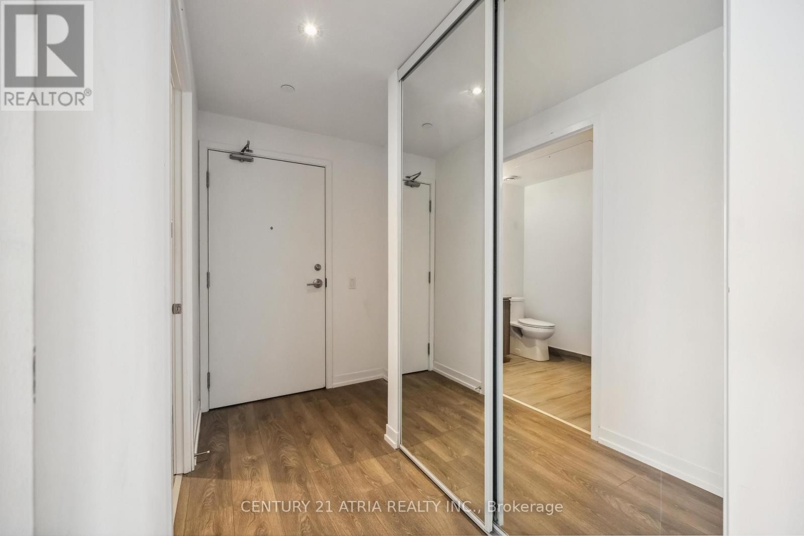 












2611 - 5 BUTTERMILL AVENUE

,
Vaughan (Vaughan Corporate Centre),




Ontario
L5W1B6

