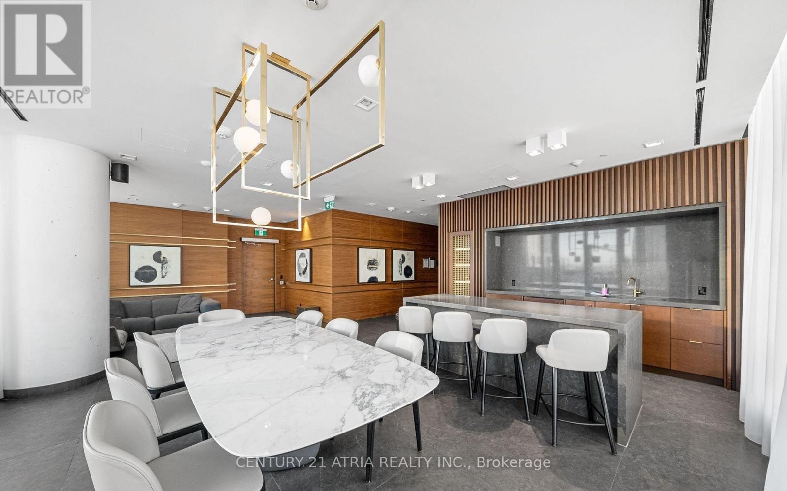












2611 - 5 BUTTERMILL AVENUE

,
Vaughan (Vaughan Corporate Centre),




Ontario
L5W1B6

