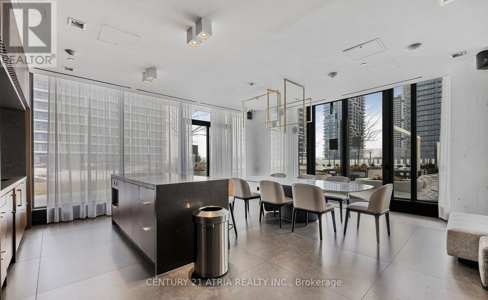 












2611 - 5 BUTTERMILL AVENUE

,
Vaughan (Vaughan Corporate Centre),




Ontario
L5W1B6

