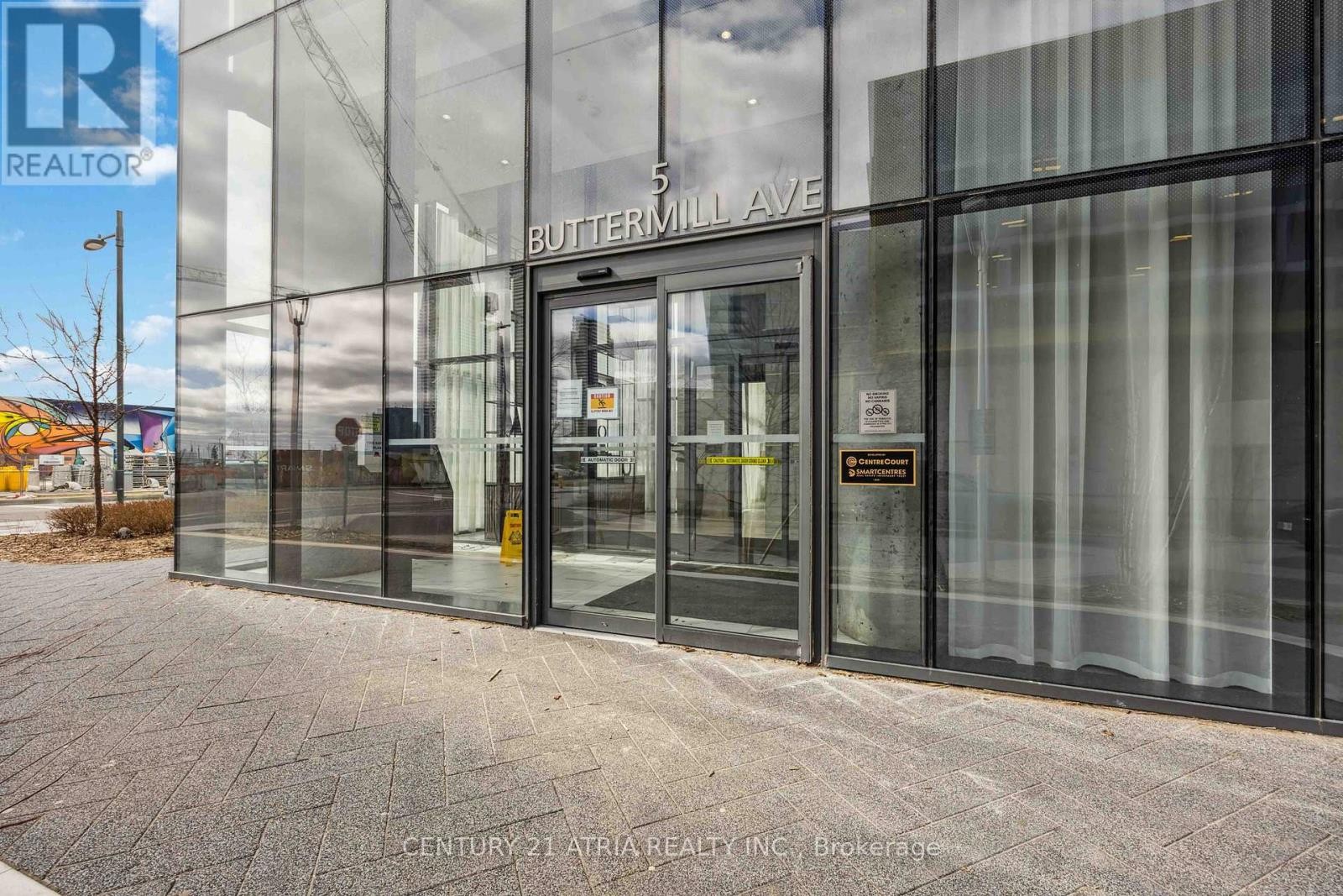 












2611 - 5 BUTTERMILL AVENUE

,
Vaughan (Vaughan Corporate Centre),




Ontario
L5W1B6

