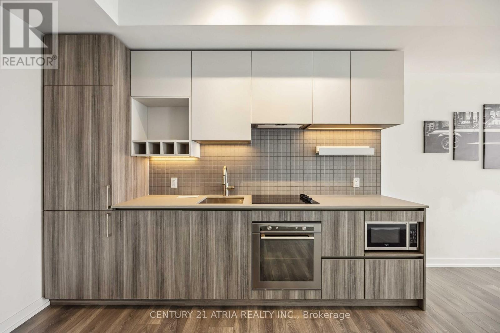 












2611 - 5 BUTTERMILL AVENUE

,
Vaughan (Vaughan Corporate Centre),




Ontario
L5W1B6

