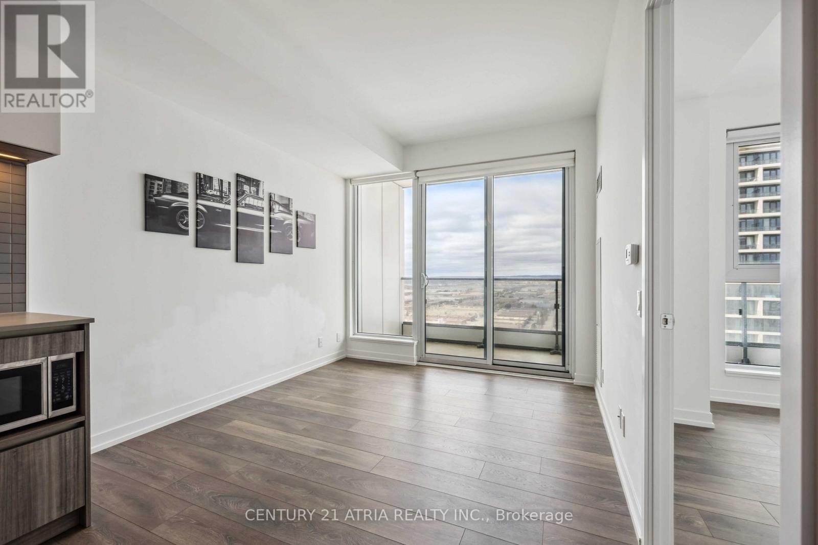 












2611 - 5 BUTTERMILL AVENUE

,
Vaughan (Vaughan Corporate Centre),




Ontario
L5W1B6

