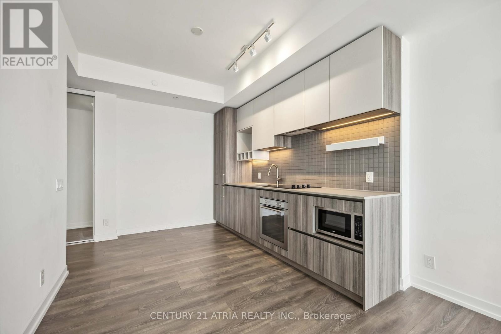 












2611 - 5 BUTTERMILL AVENUE

,
Vaughan (Vaughan Corporate Centre),




Ontario
L5W1B6

