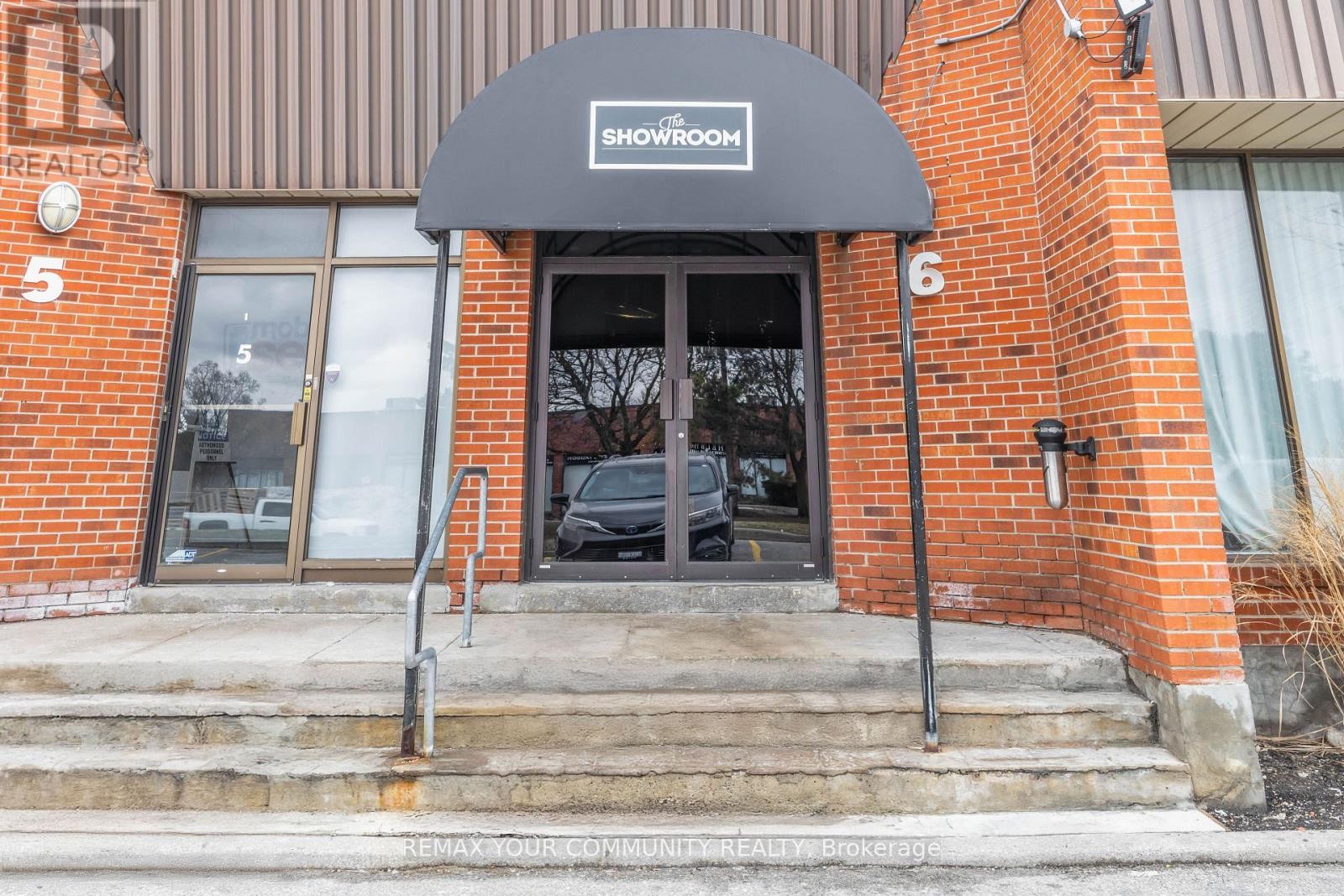 












25 PLANCHET ROAD

,
Vaughan (Concord),




Ontario
L4K2C5

