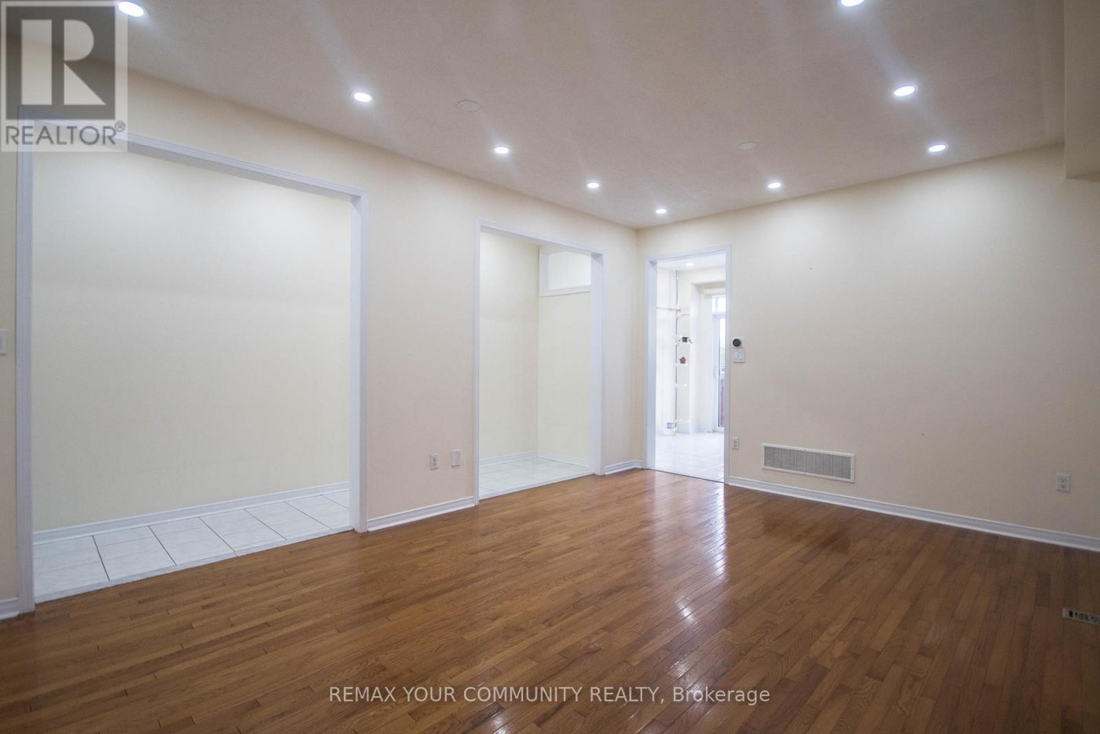 












15 VOYSEY WAY

,
Markham (Cedarwood),




Ontario
L3S0B4

