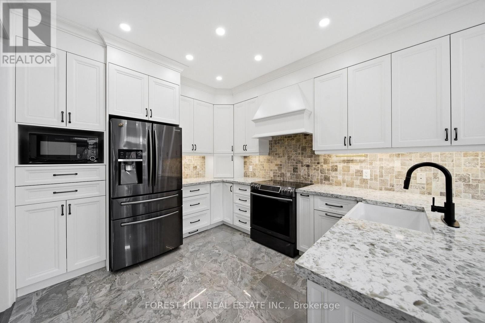 












43 MILLIGAN STREET

,
Bradford West Gwillimbury (Bradford),




Ontario
L3Z0A5

