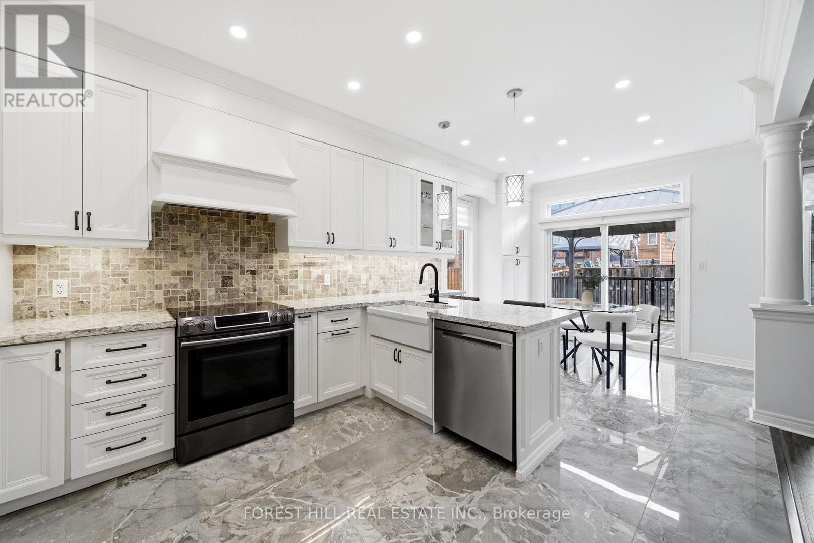 












43 MILLIGAN STREET

,
Bradford West Gwillimbury (Bradford),




Ontario
L3Z0A5

