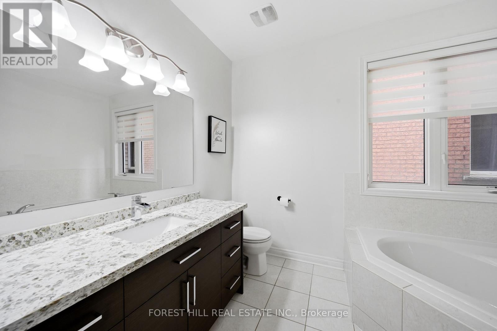 












43 MILLIGAN STREET

,
Bradford West Gwillimbury (Bradford),




Ontario
L3Z0A5

