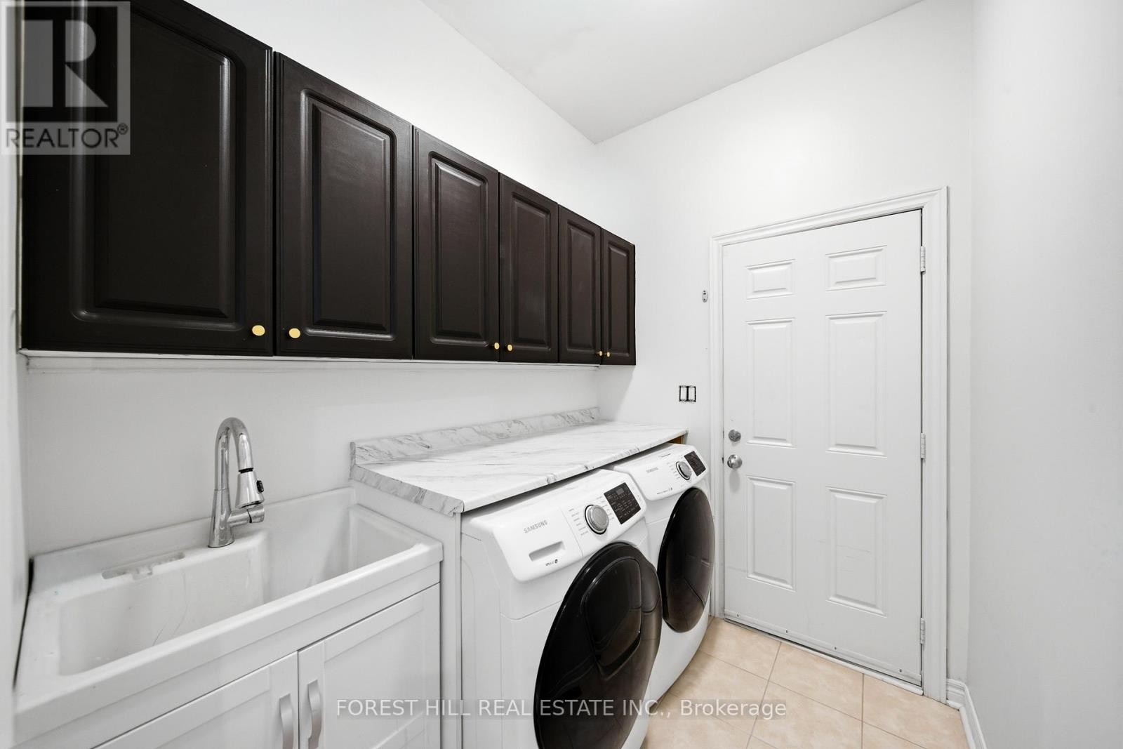 












43 MILLIGAN STREET

,
Bradford West Gwillimbury (Bradford),




Ontario
L3Z0A5

