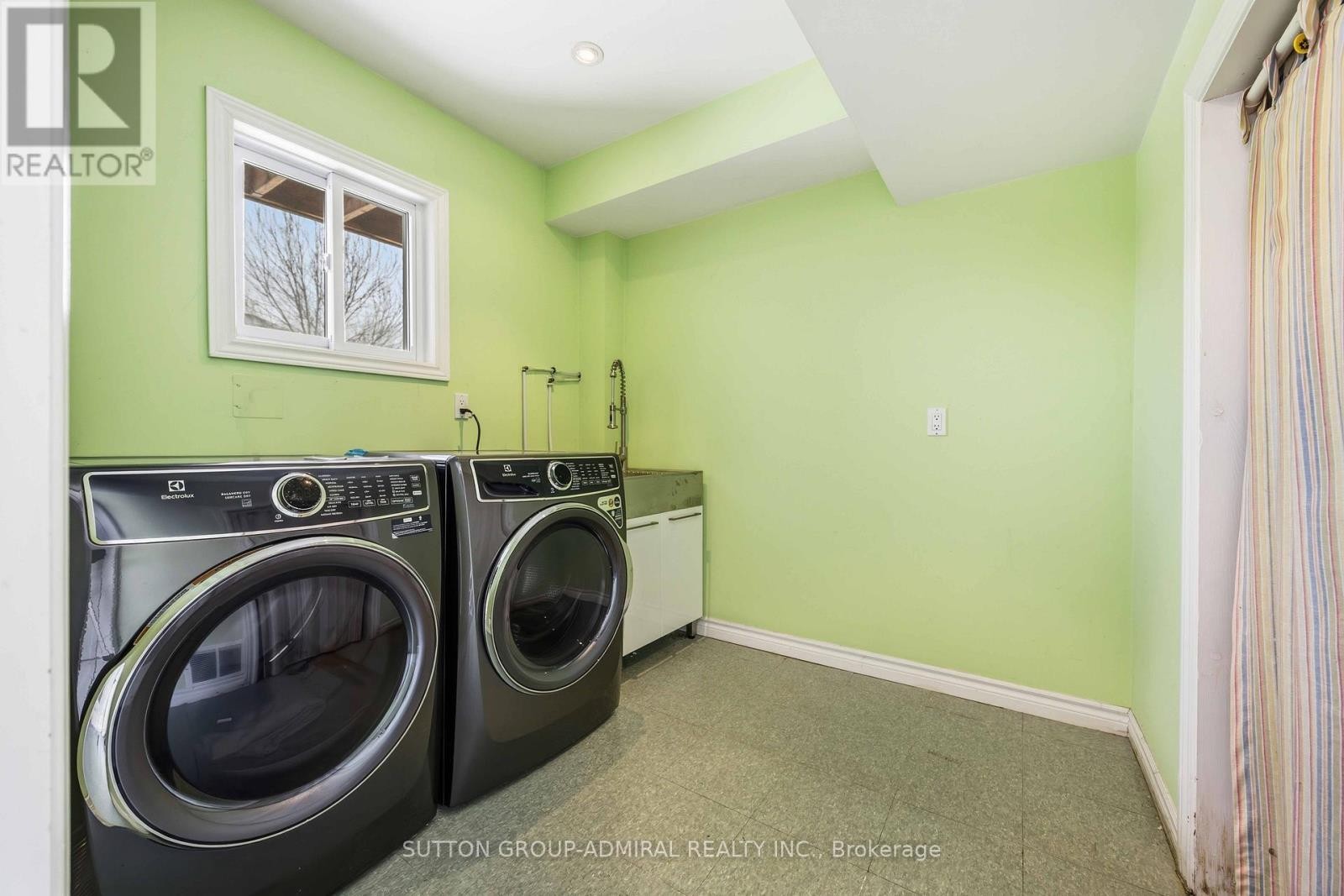 












75 JAMES SCOTT ROAD

,
Markham (Vinegar Hill),




Ontario
L3P7W6

