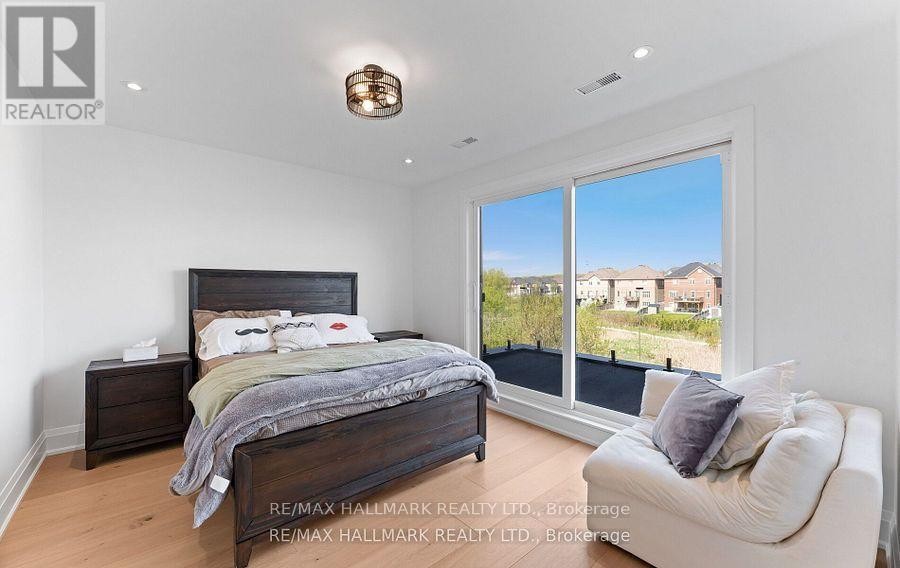 












88 COSFORD STREET

,
Aurora,




Ontario
L4G0G6

