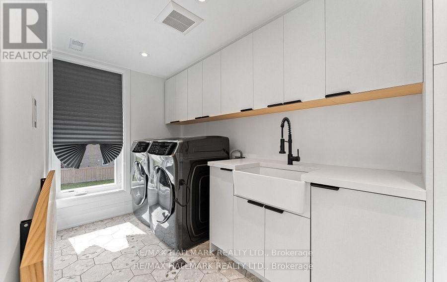 












88 COSFORD STREET

,
Aurora,




Ontario
L4G0G6

