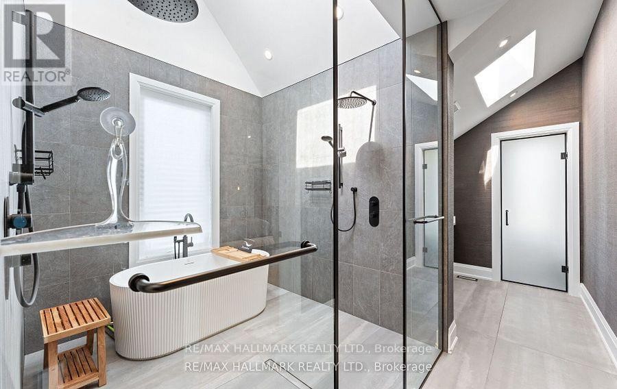 












88 COSFORD STREET

,
Aurora,




Ontario
L4G0G6

