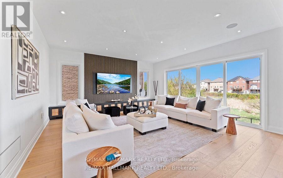 












88 COSFORD STREET

,
Aurora,




Ontario
L4G0G6


