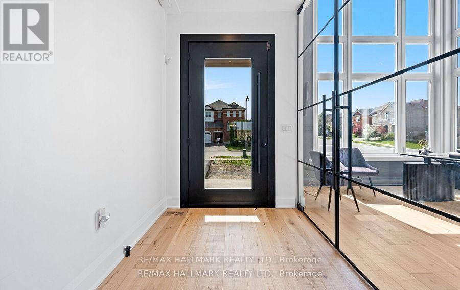 












119 POINTON STREET

,
Aurora,




Ontario
L4G0G6

