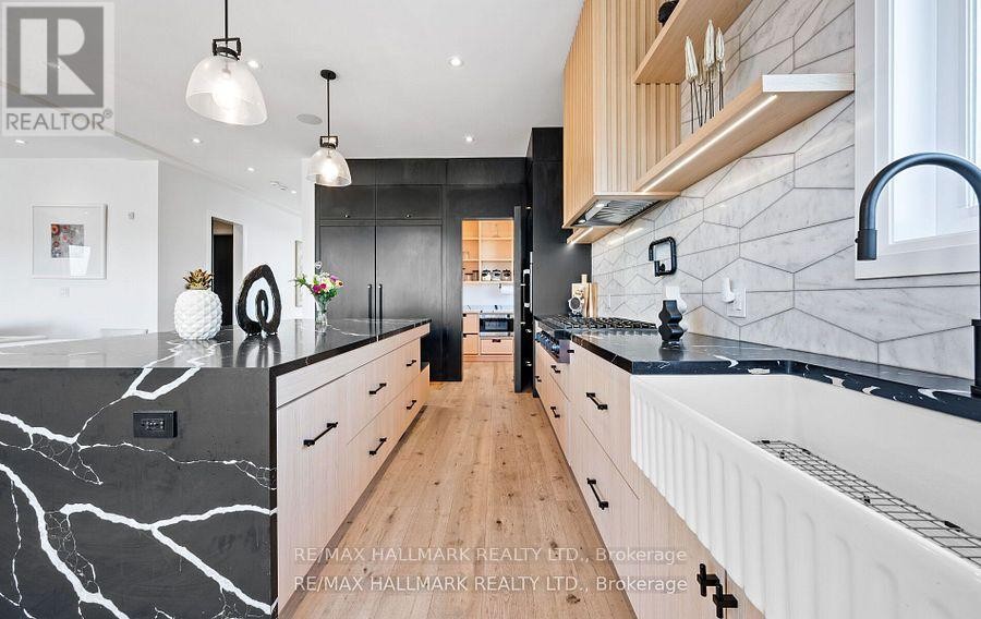 












119 POINTON STREET

,
Aurora,




Ontario
L4G0G6

