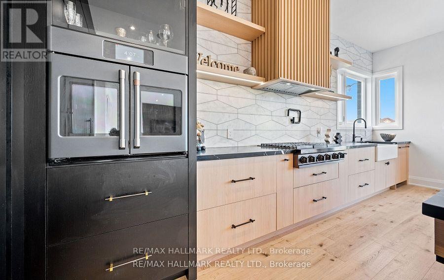 












119 POINTON STREET

,
Aurora,




Ontario
L4G0G6

