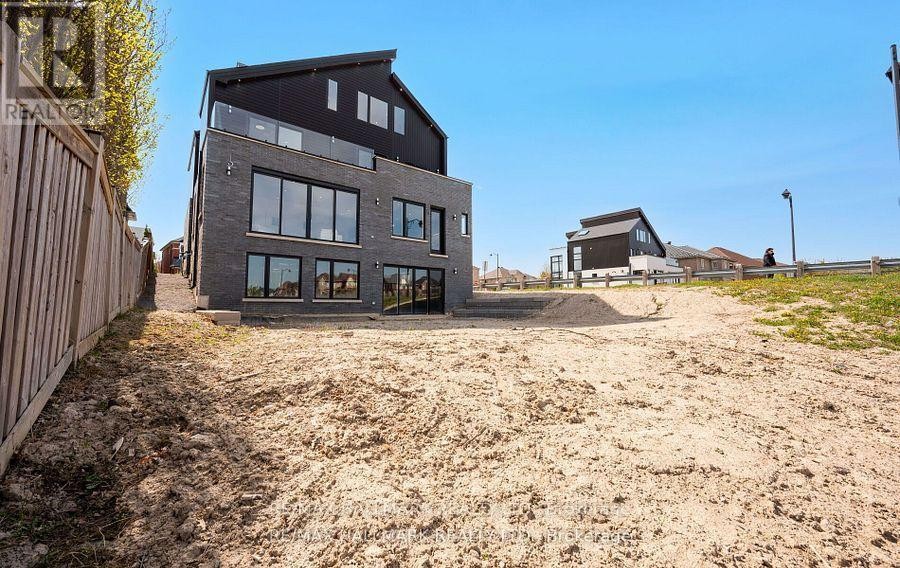 












119 POINTON STREET

,
Aurora,




Ontario
L4G0G6

