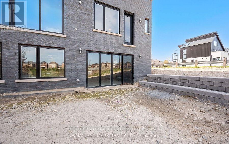 












119 POINTON STREET

,
Aurora,




Ontario
L4G0G6

