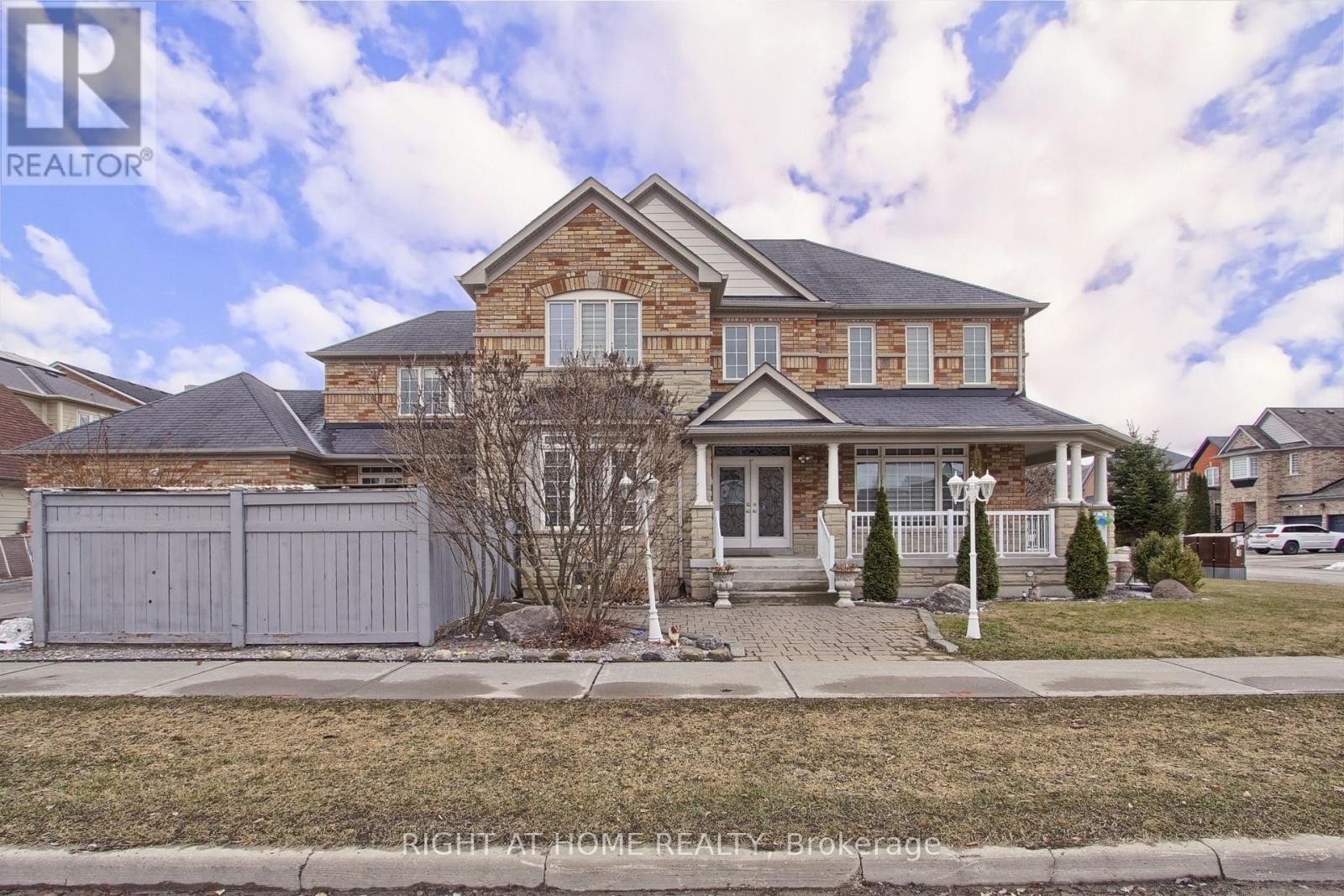 












109 VIPOND WAY

,
Bradford West Gwillimbury (Bradford),




Ontario
L3Z0G5

