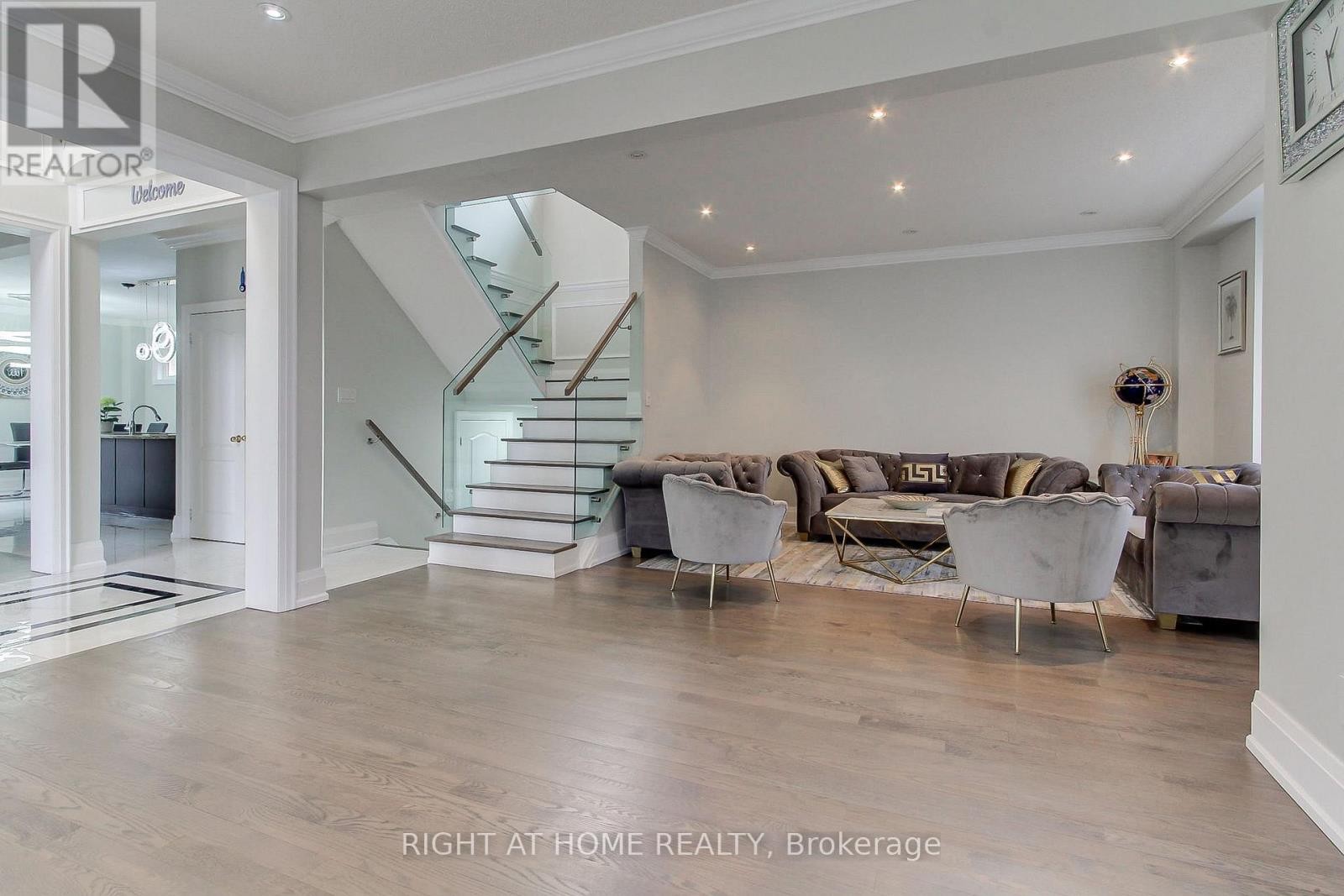 












109 VIPOND WAY

,
Bradford West Gwillimbury (Bradford),




Ontario
L3Z0G5

