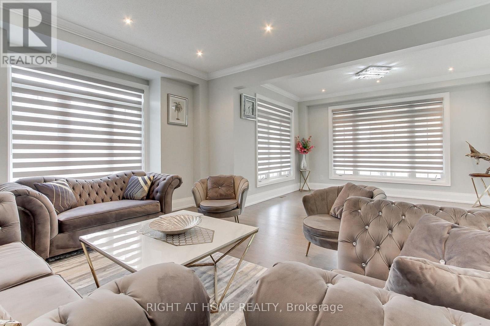 












109 VIPOND WAY

,
Bradford West Gwillimbury (Bradford),




Ontario
L3Z0G5

