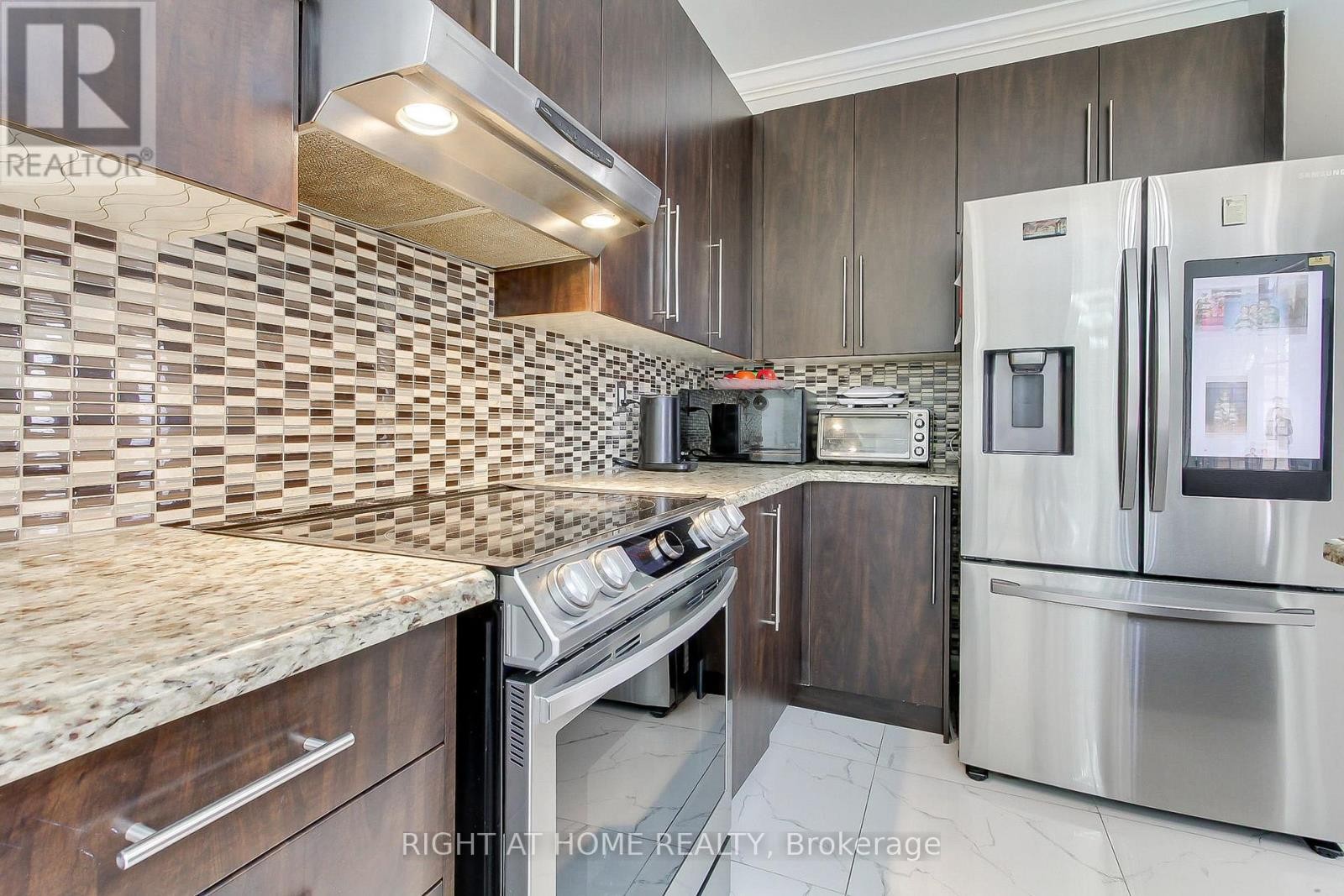 












109 VIPOND WAY

,
Bradford West Gwillimbury (Bradford),




Ontario
L3Z0G5

