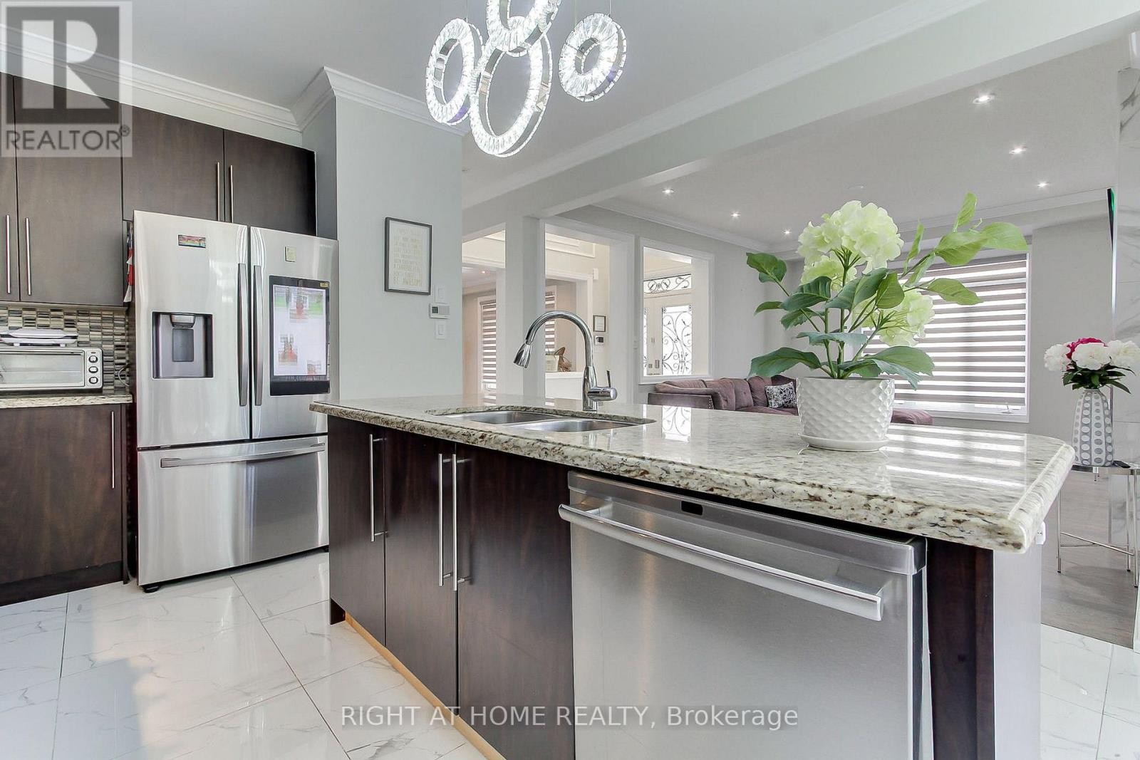












109 VIPOND WAY

,
Bradford West Gwillimbury (Bradford),




Ontario
L3Z0G5

