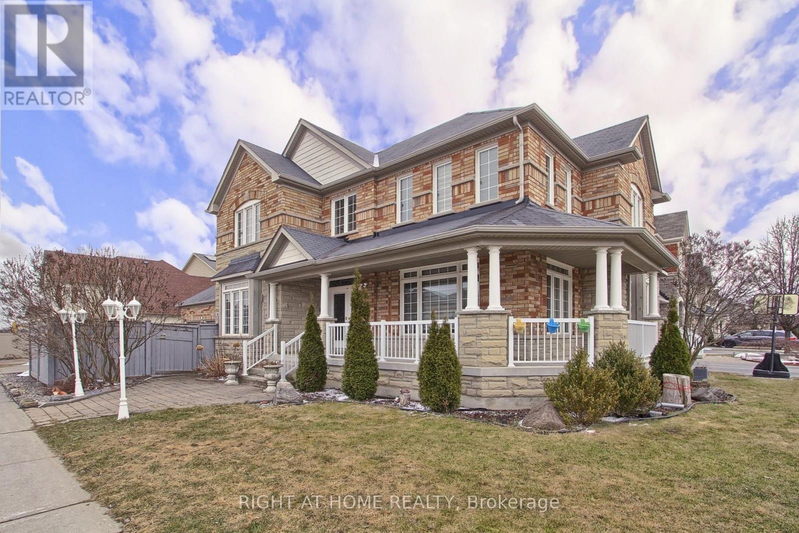 












109 VIPOND WAY

,
Bradford West Gwillimbury (Bradford),




Ontario
L3Z0G5

