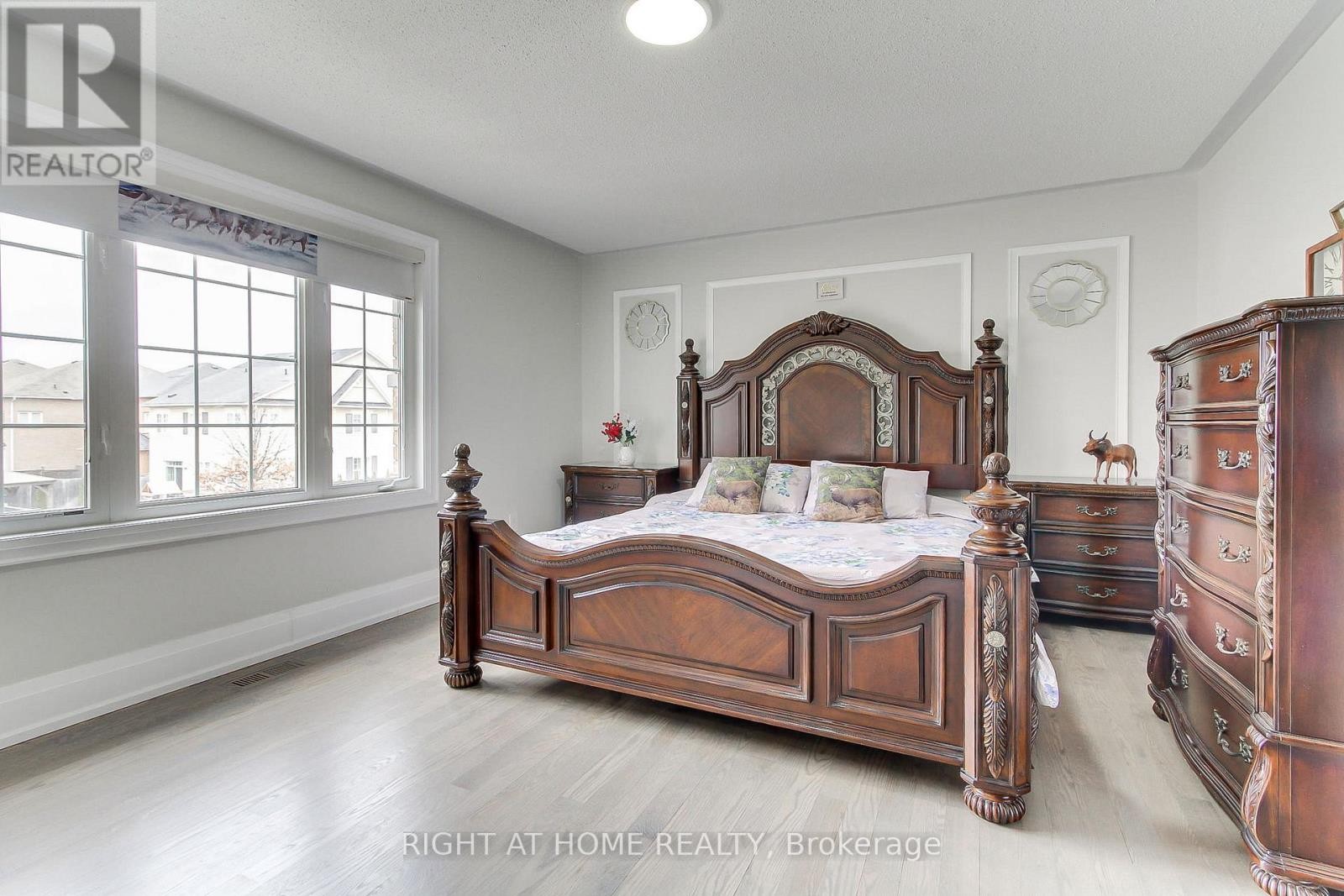












109 VIPOND WAY

,
Bradford West Gwillimbury (Bradford),




Ontario
L3Z0G5

