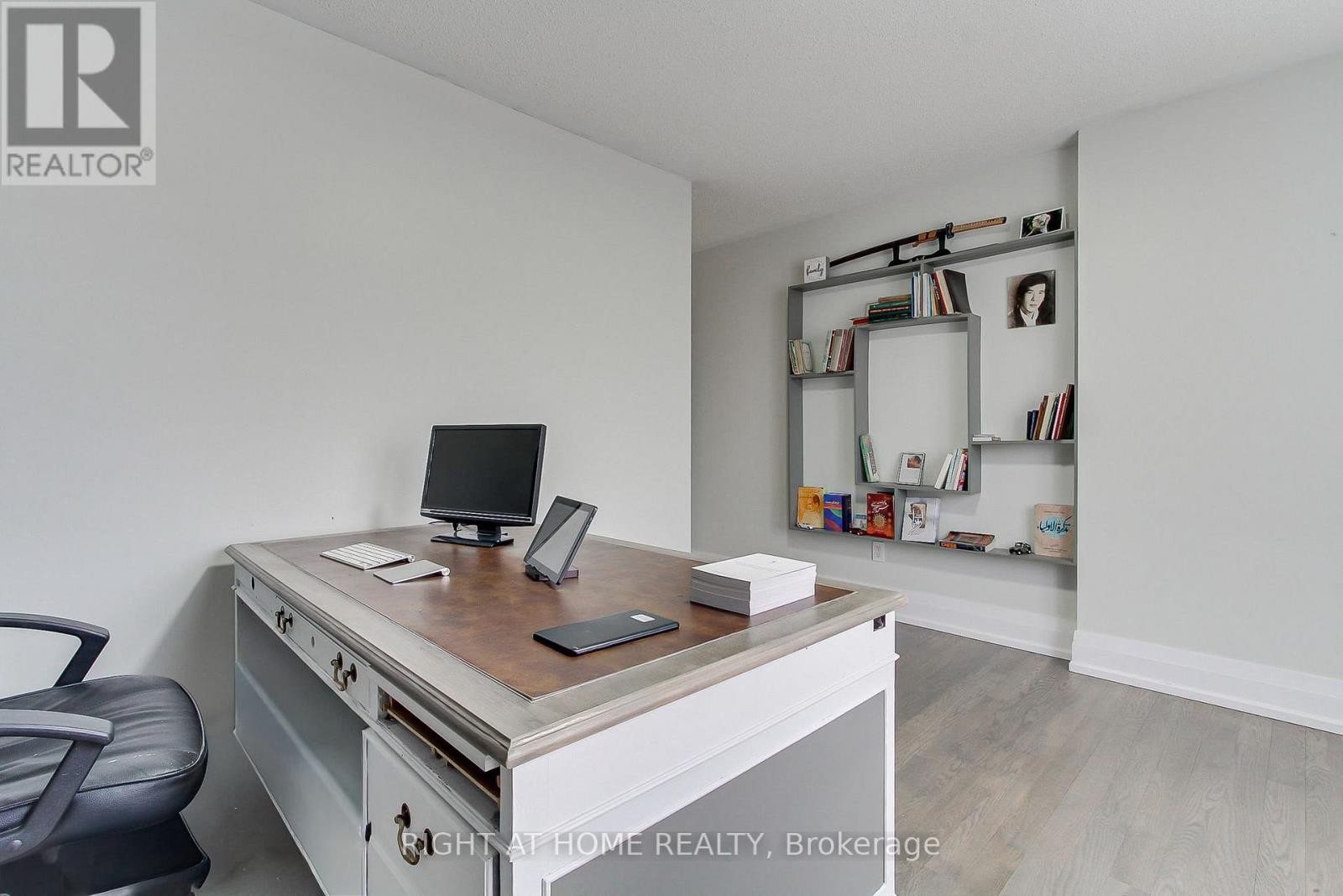 












109 VIPOND WAY

,
Bradford West Gwillimbury (Bradford),




Ontario
L3Z0G5

