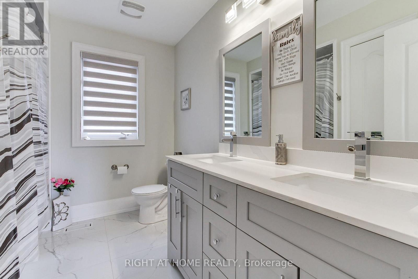 












109 VIPOND WAY

,
Bradford West Gwillimbury (Bradford),




Ontario
L3Z0G5

