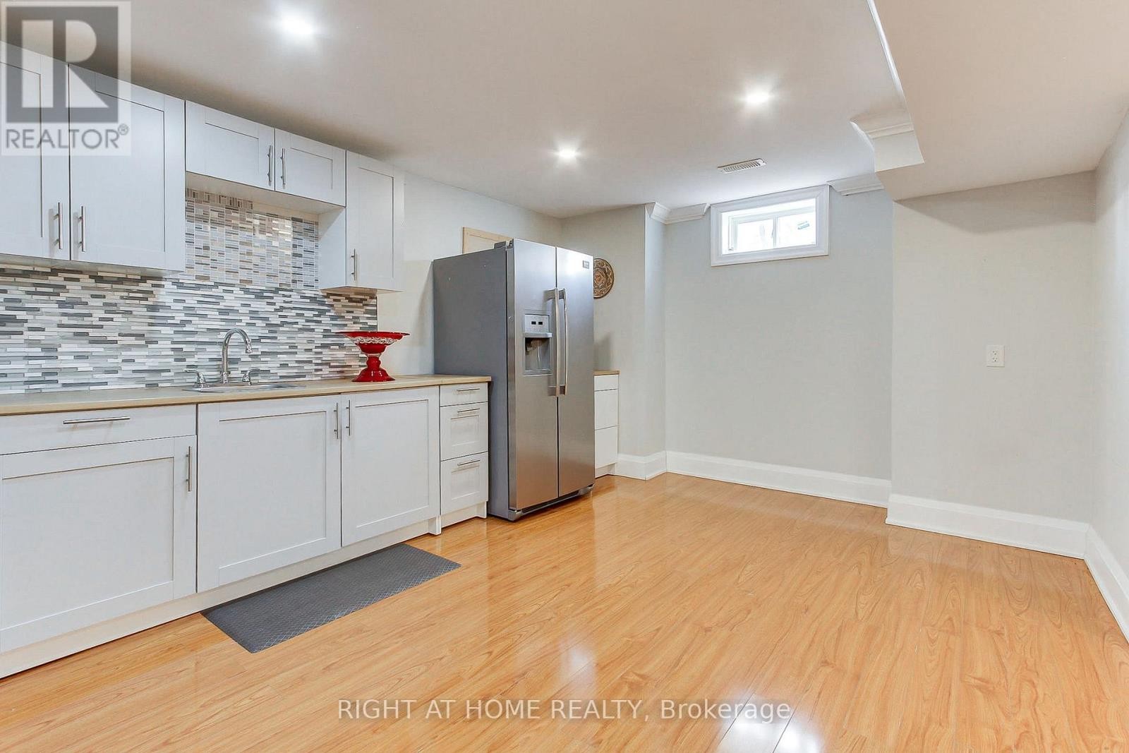 












109 VIPOND WAY

,
Bradford West Gwillimbury (Bradford),




Ontario
L3Z0G5

