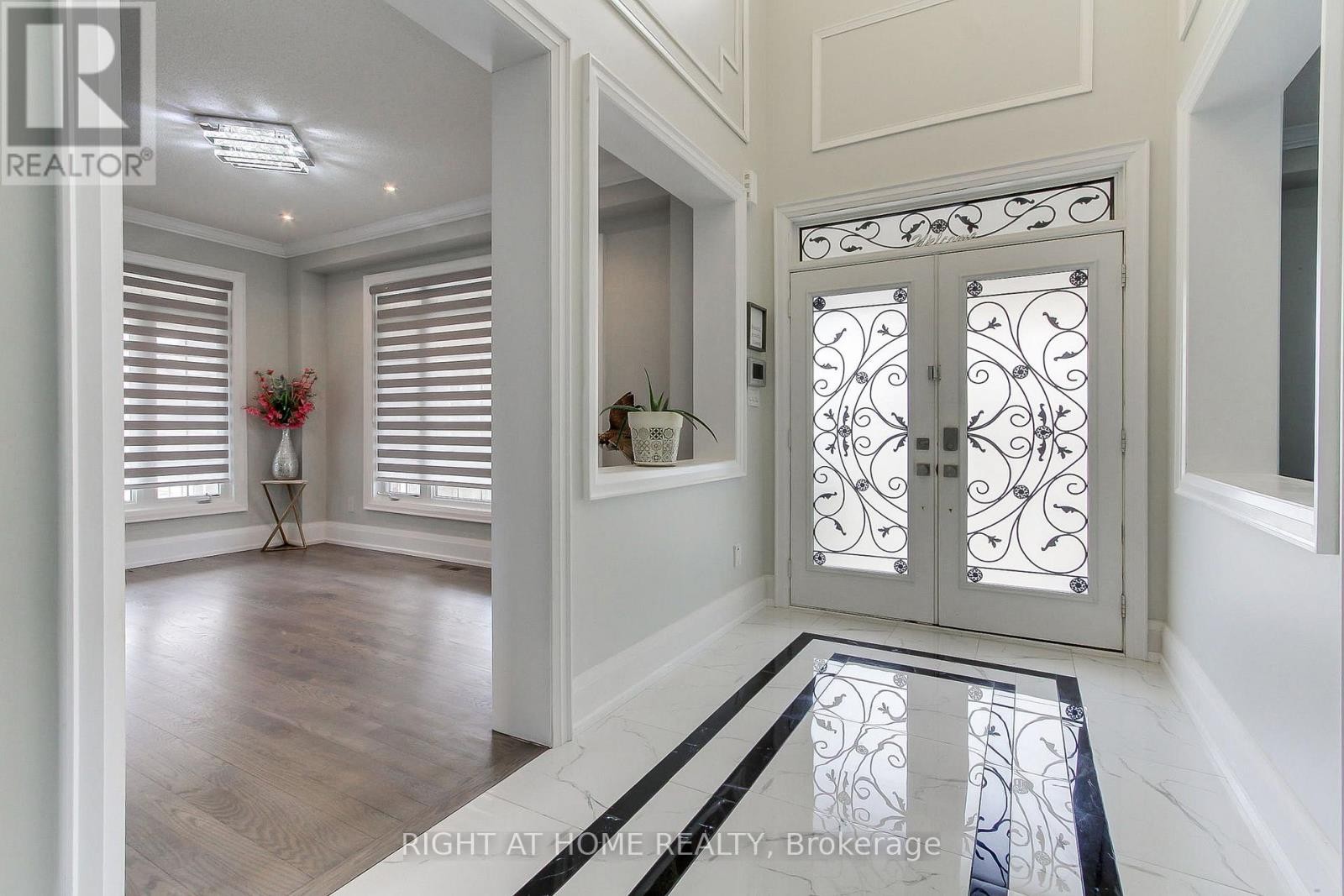 












109 VIPOND WAY

,
Bradford West Gwillimbury (Bradford),




Ontario
L3Z0G5

