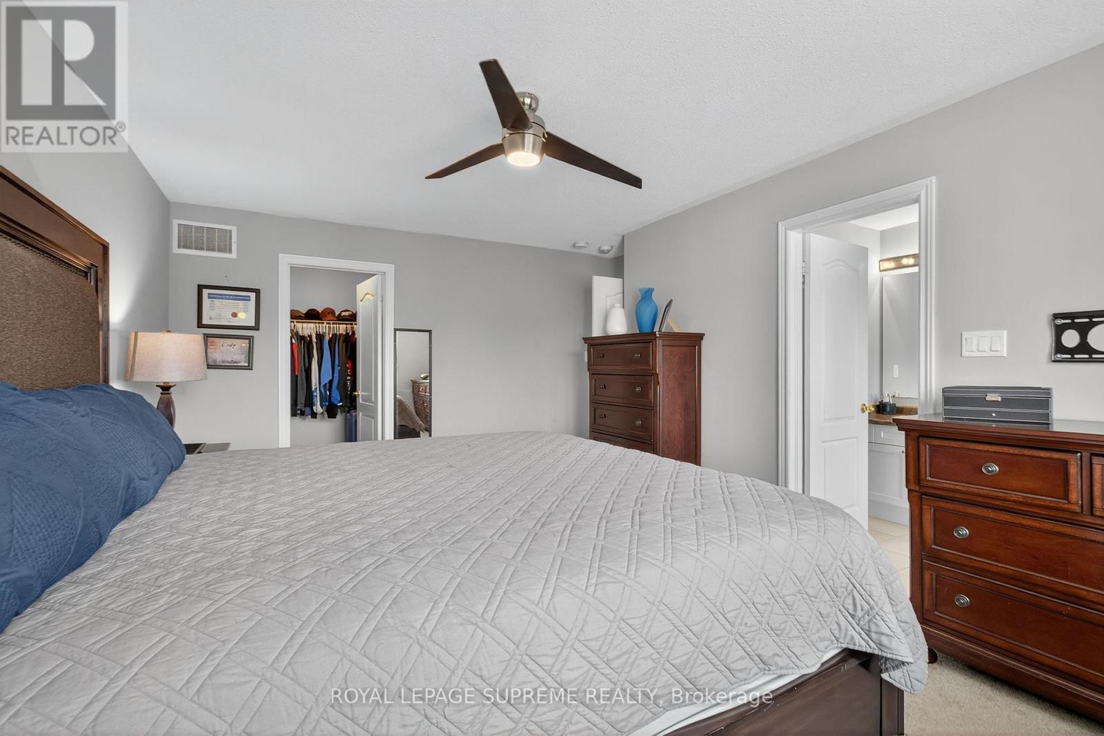 












28 MANDLEY STREET

,
Essa (Angus),




Ontario
L3W0B6

