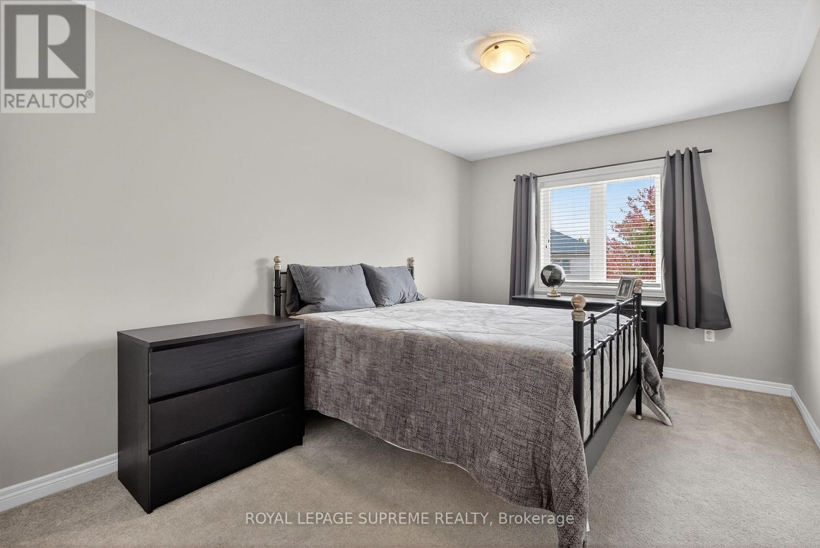 












28 MANDLEY STREET

,
Essa (Angus),




Ontario
L3W0B6

