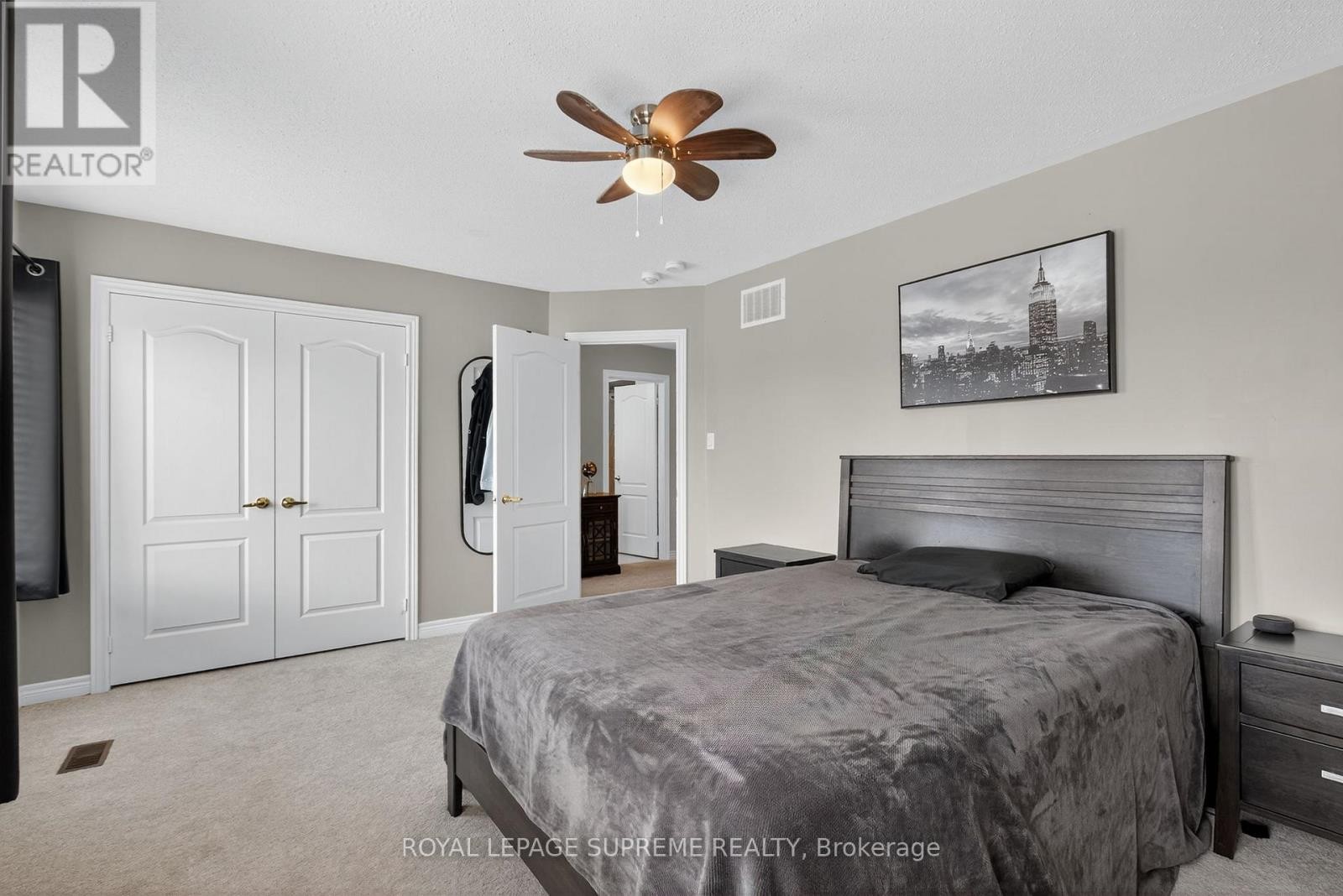 












28 MANDLEY STREET

,
Essa (Angus),




Ontario
L3W0B6

