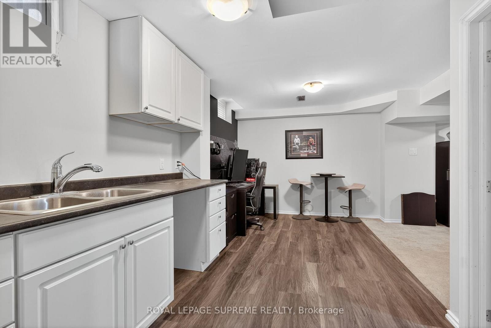 












28 MANDLEY STREET

,
Essa (Angus),




Ontario
L3W0B6

