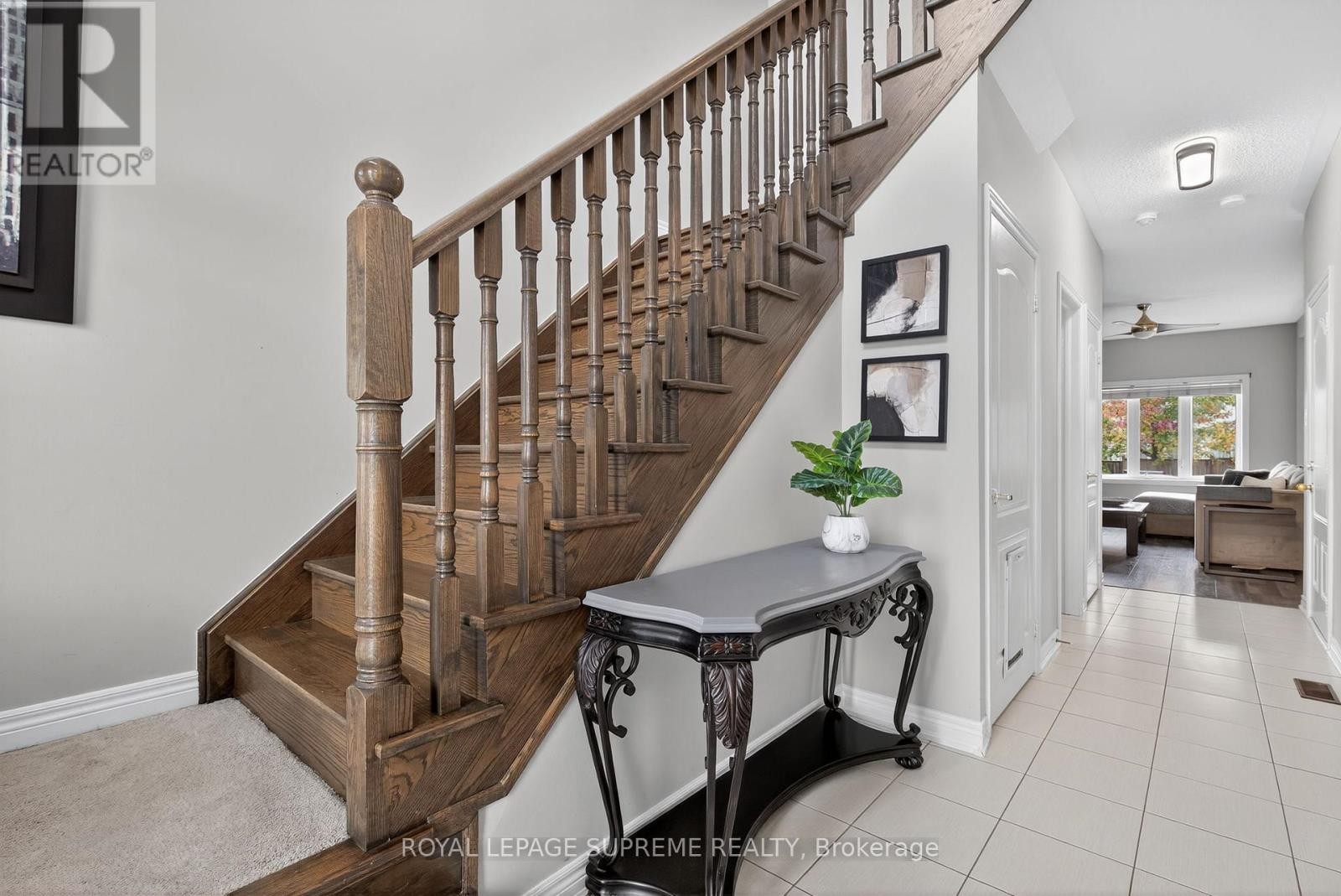 












28 MANDLEY STREET

,
Essa (Angus),




Ontario
L3W0B6

